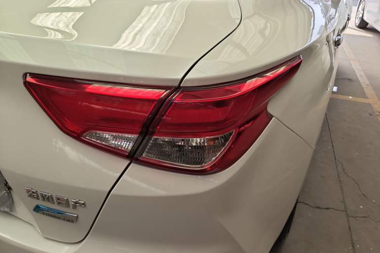 Used Nissan Lannia 2016 1.6L CVT Cool Edition Exterior 3