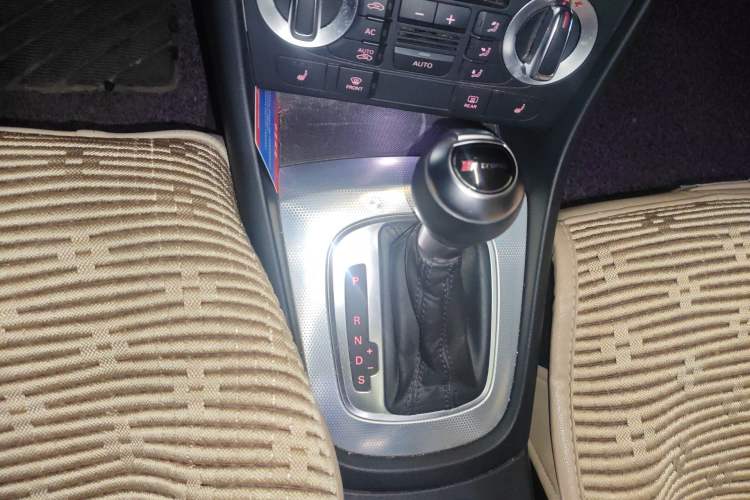 Used Audi Q3 2013 35 TFSI quattro Comfort Model Gear Lever