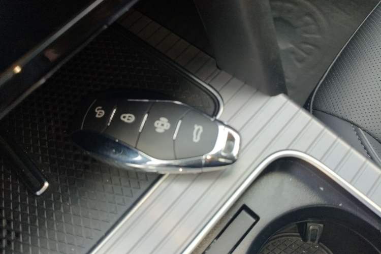 Used Hongqi HS7 PHEV 2024 2.0T PHEV Four-Wheel Drive Flagship Edition 6 Seats Interior 1