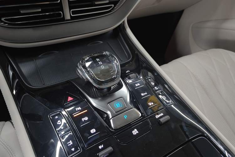 Used Denza D9 2024 PIONEER Four-Seat Pioneer Edition
