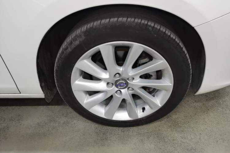 Used Volvo S60 2014 S60L 2.0T Zhiyuan Edition
