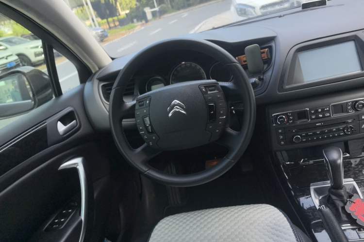 Used Citroen C5 2013 2.0L Automatic Luxury Model Steering Wheel