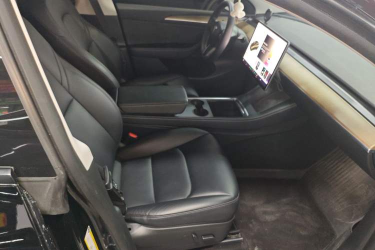 Used Tesla Model Y 2021 Standard Range Rear-Wheel Drive Version Right Front Seat