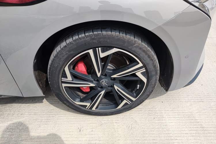 Used Hongqi EH7 2024 760 Pro+ Four-Wheel Drive Version Right Front Wheel Hub