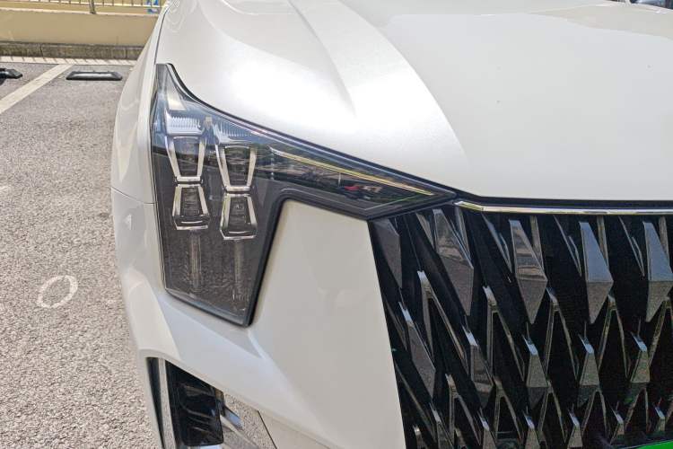 Used GAC Trumpchi GS8 2022 Dual-Engine Series 2.0TM Two-Wheel Drive Prestige Edition (7 Seats) Right Front Headlight