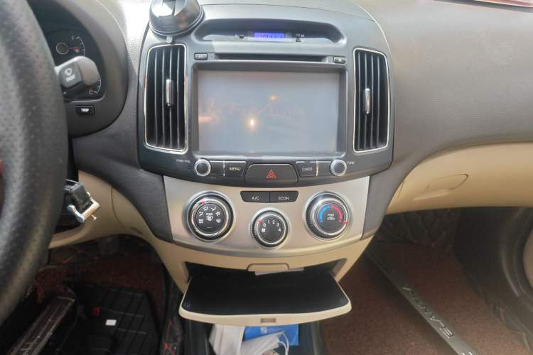 Used Hyundai Celesta 2011 1.6L Manual Luxury Model Audio And AC Panel