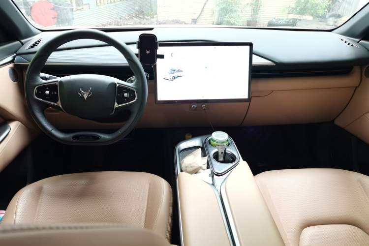 Used ARCFOX Alpha T5 2025 520 MAX Center Console