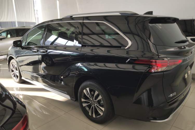 Used Toyota Granvia 2024 2.5L Hybrid Prestige PLUS Four-Wheel Drive Version
