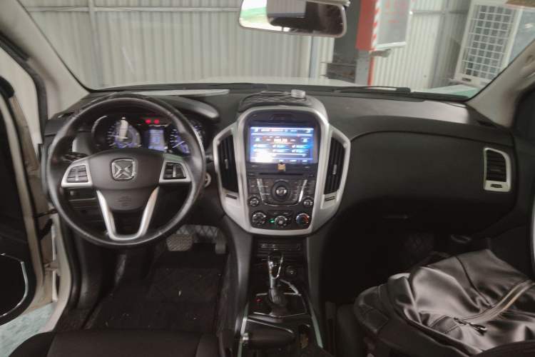 Used JMC Yusheng S350 2013 2.4T Automatic 2WD Diesel Luxury 7-Seater Center Console