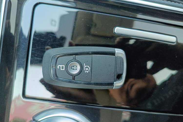 Used Ford Edge 2021 PLUS EcoBoost 245 Two-Wheel-Drive Titanium 7-Seater
