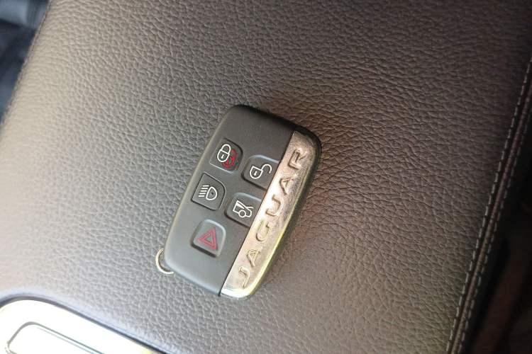 Used Jaguar XJ 2016 XJL 2.0T Two-Wheel-Drive Elegant Business Edition