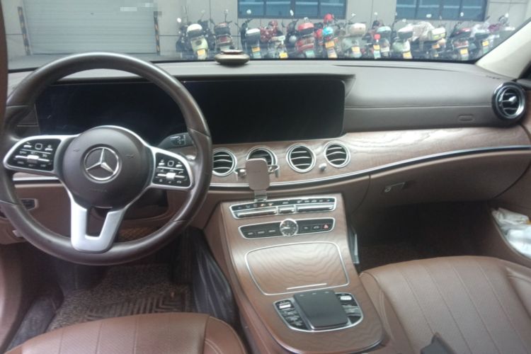 Used Mercedes-Benz E-Class 2020 E 300 L Luxury Model Center Console