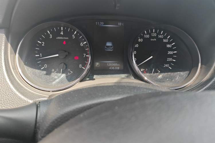 Used Nissan Qashqai 2016 2.0L CVT Elite Edition Odometer Close Up