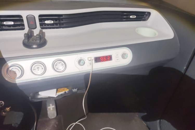 Used Wuling Hongguang MINIEV 2022 Macaron Fashion Model Lithium Iron Phosphate Audio And AC Panel