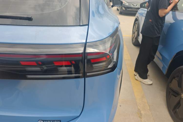 Used Volkswagen Tiguan L 2024 PRO 380TSI Four-Wheel Drive R-Line Prestige Edition Right Rear Taillight