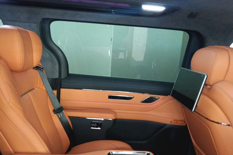 Used Geely Galaxy LEVC L380 2024 140-Degree 6-Seater All-Wheel-Drive Ultra