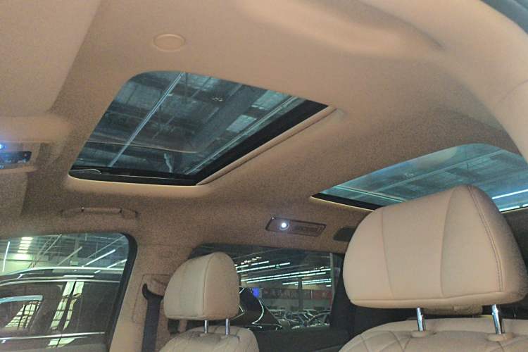 Used Denza D9 2025 DM-i Smart Drive 1020 Four-Wheel Drive Deluxe Model
