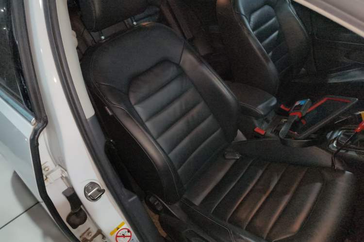 Used Volkswagen Golf 2014 1.4TSI Automatic Luxury Model Right Front Seat