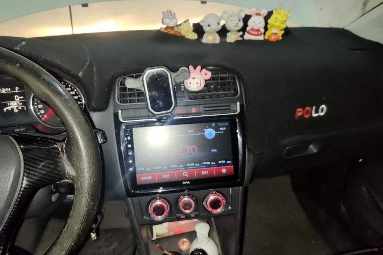 Used Volkswagen Polo 2014 1.6L Automatic Comfort Edition Audio And AC Panel