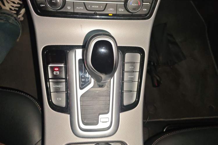 Used Geely Auto Emgrand GL 2018 1.4T DCT Prestige Smart Connectivity Version Gear Lever
