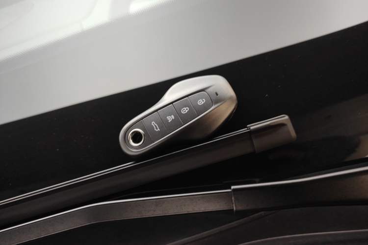 Used Hongqi HS6 PHEV 2026 220 All-Wheel Drive Smart Hybrid Version Vehicle Key