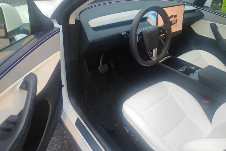 Used Tesla Model Y 2025 Rear-Wheel-Drive Version Driver Seat