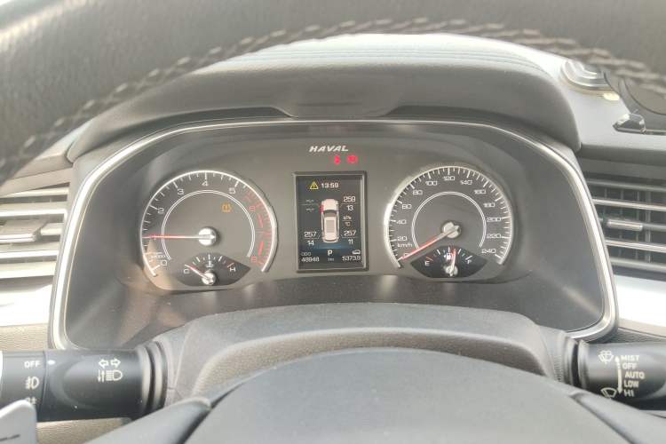 Used Haval H6 2017 Red Label 2.0T Automatic Two-Wheel Drive ZhiShang Model
