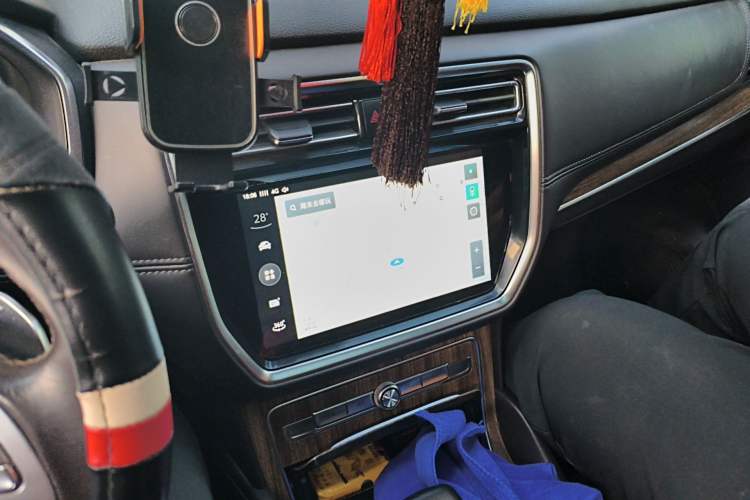 Used Roewe RX8 2018 30T Smart Connectivity Two-Wheel Drive Supreme Edition
