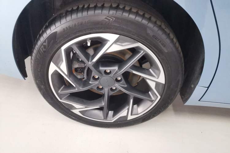 Used AION S Plus 2023 80 Tech Edition Ternary Lithium Right Rear Wheel Hub