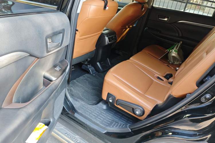 Used Toyota Highlander 2018 2.0T Four-Wheel Drive Luxury Version 7 Seats China VI Standard