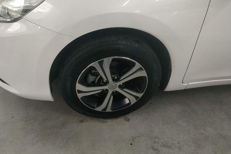 Used Nissan Tiida 2016 1.6L CVT Smart Drive Edition Left Front Wheel Hub