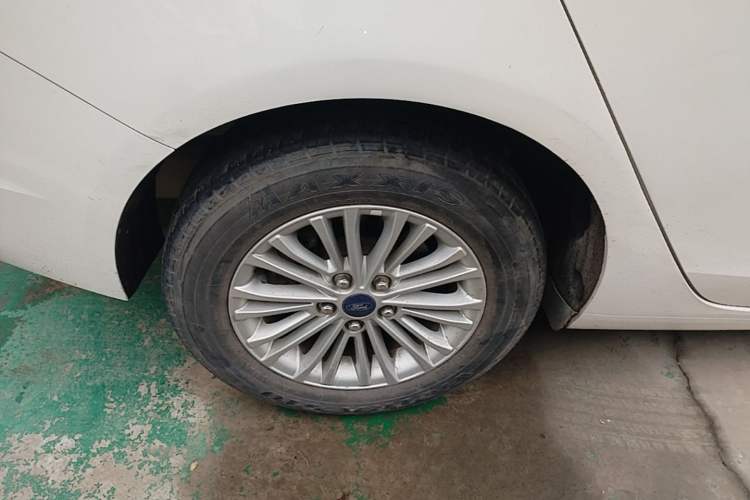 Used Ford Escort 2015 1.5L Automatic Comfort Edition Right Rear Wheel Hub