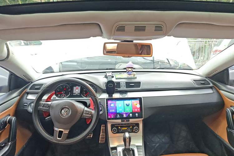 Used Volkswagen FAW-Volkswagen CC 2012 2.0 TSI Luxury Model Center Console