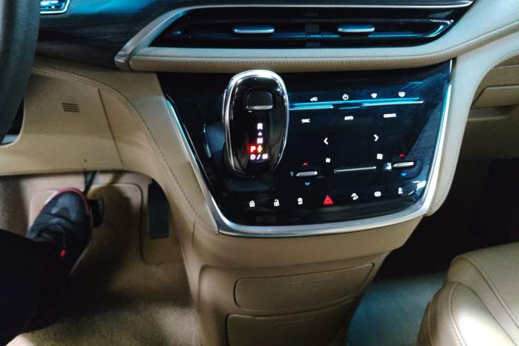 Used Buick GL8 2021 ES Landtrek 653T Luxury Model
