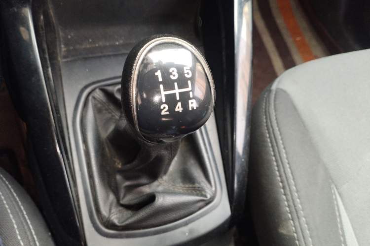 Used Ford EcoSport 2013 1.5L Manual Fashion Model Gear Lever