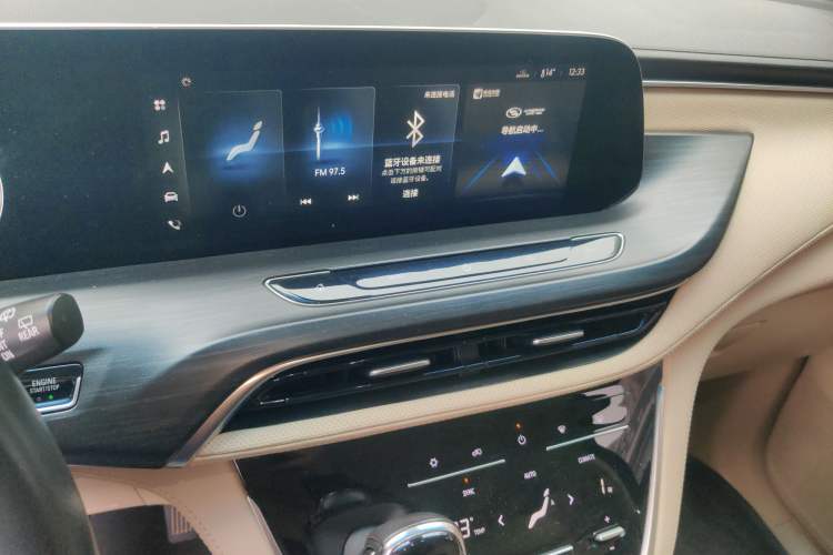 Used Buick GL8 2022 ES Landtrek 653T Luxury Edition Audio And AC Panel