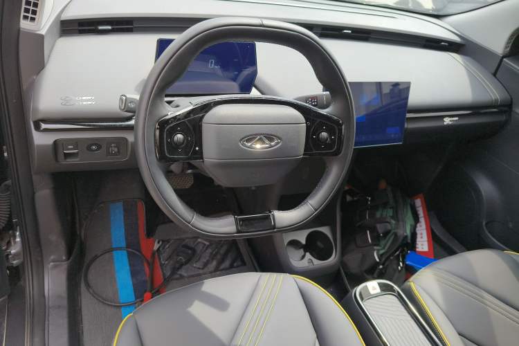 Used Chery QQ Little Ant 2024 Revised Edition Youth Version 321 km Cool Love Edition 29.23 kWh Center Console