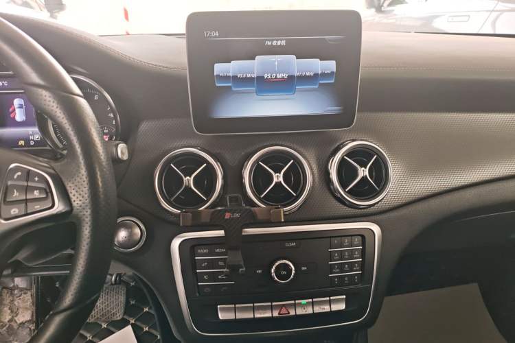 Used Mercedes-Benz GLA 2018 GLA 200 Fashion Model Audio And AC Panel