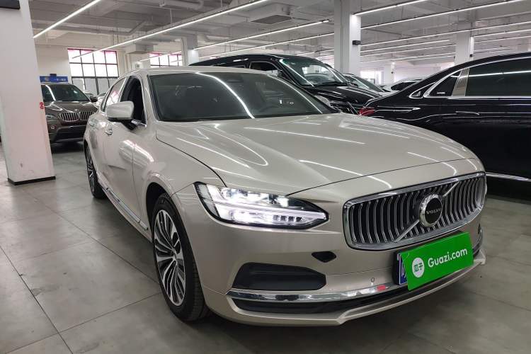 Used Volvo S90 2023 B5 Zhiyi Luxury Edition Front Right 45 Deg