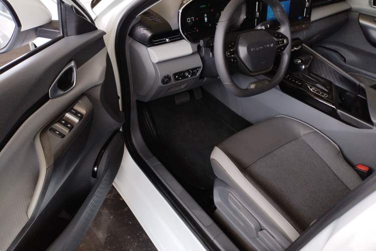 Used Baojun RC-5 2020 1.5T CVT Smart Luxury Edition