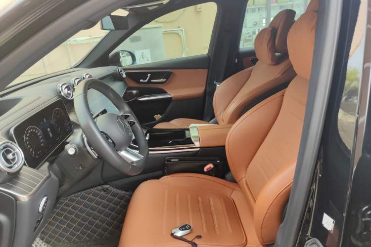 Used Mercedes-Benz GLC 2023 GLC 300 L 4MATIC Luxury 7-Seater
