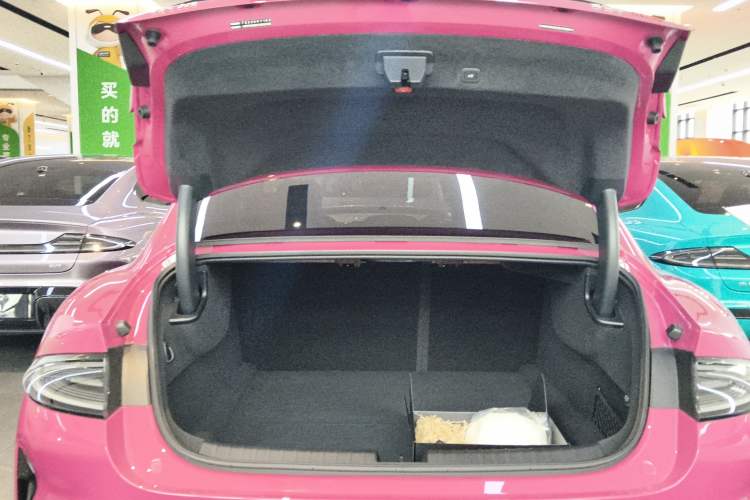 Used Xiaomi Auto SU7 2024 Four-Wheel Drive Ultra-Long Range Advanced Intelligent Driving Max Edition
