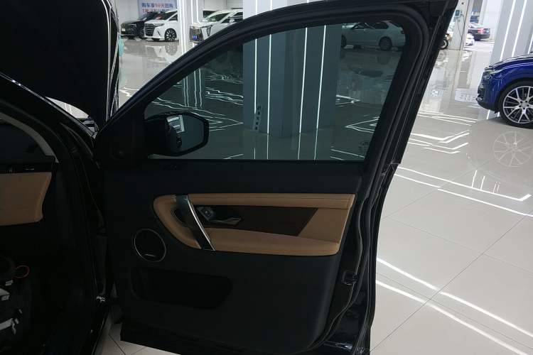 Used Land Rover Discovery Sport 2025 249 PS Performance Tech Edition
