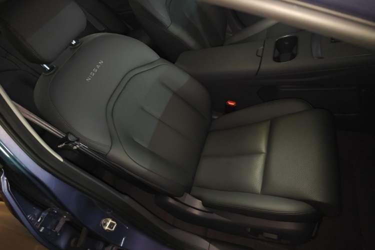 Used Nissan N6 2026 Model 180 Max Right Front Seat