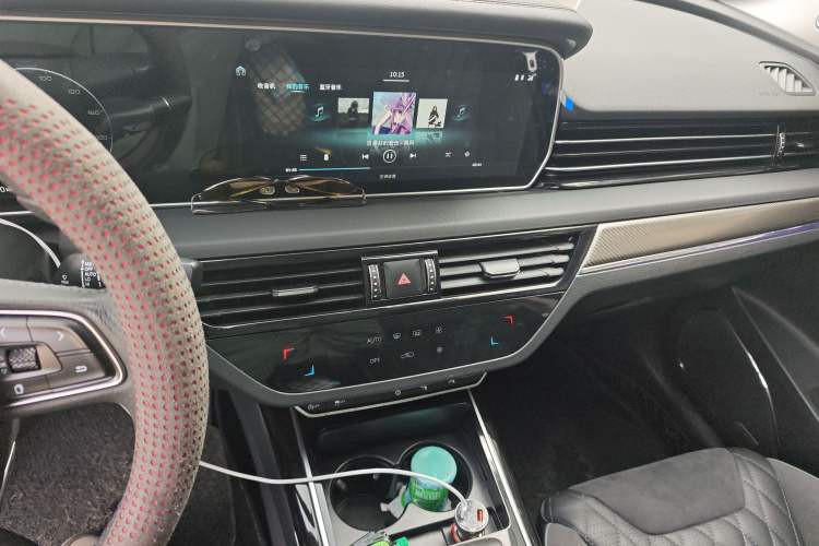 Used Hongqi HS5 2019 2.0T Smart Connect Flagship Edition Audio And AC Panel