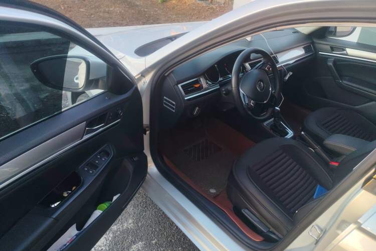 Used Volkswagen Bora 2015 Value Edition 1.6L Automatic Comfort Version