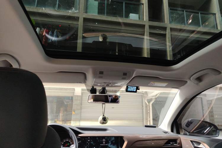 Used Volkswagen Tharu 2021 330TSI All-Wheel Drive Luxury PLUS Version Headliner