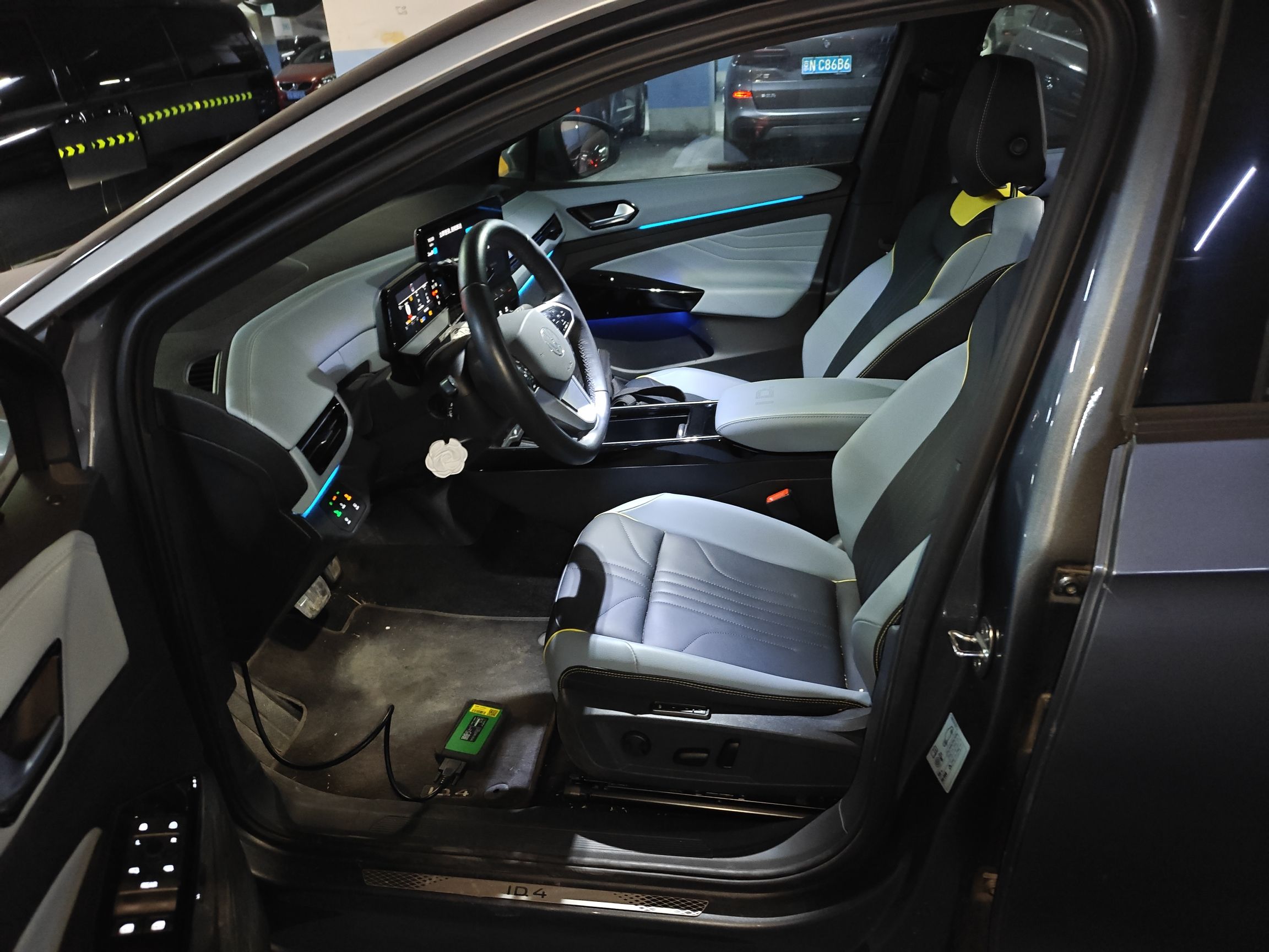 Переднее сиденье в автомобиле