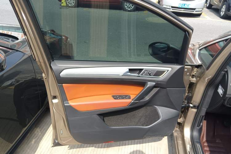 Used Volkswagen Golf Sportsvan 2016 230TSI Manual Entry-Level Trim