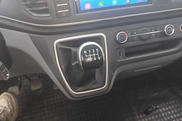 Used SAIC MAXUS Xintu V80 2021 2.0T Manual Classic Aoyuntong 127 PS Mid-axle Mid-roof 6/7/8/9-Seater